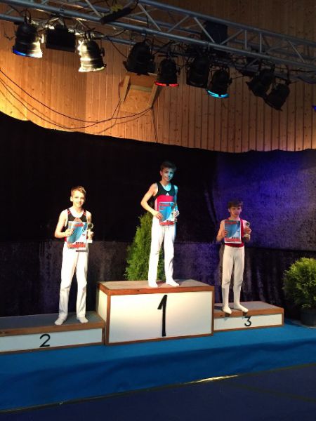 Trampolin Ostseepokal am 23.-24.05.2015 in Soerup/Siegerehrung Schueler 2002 und juenger – Eduard Melnichuk, Carl Stoever, Lars Garmann.jpg